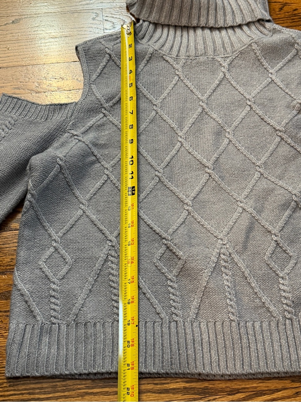 Cold-Shoulder Cable Turtleneck Sweater - Light Gray - Picture 4 of 6